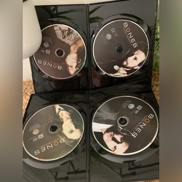 BONES Season 2 DVD Box Set. EUC - Picture 8 of 8